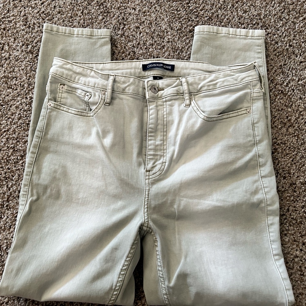 Calvin Klein. Woman’s Pale Green High rise stretchy Jeans.